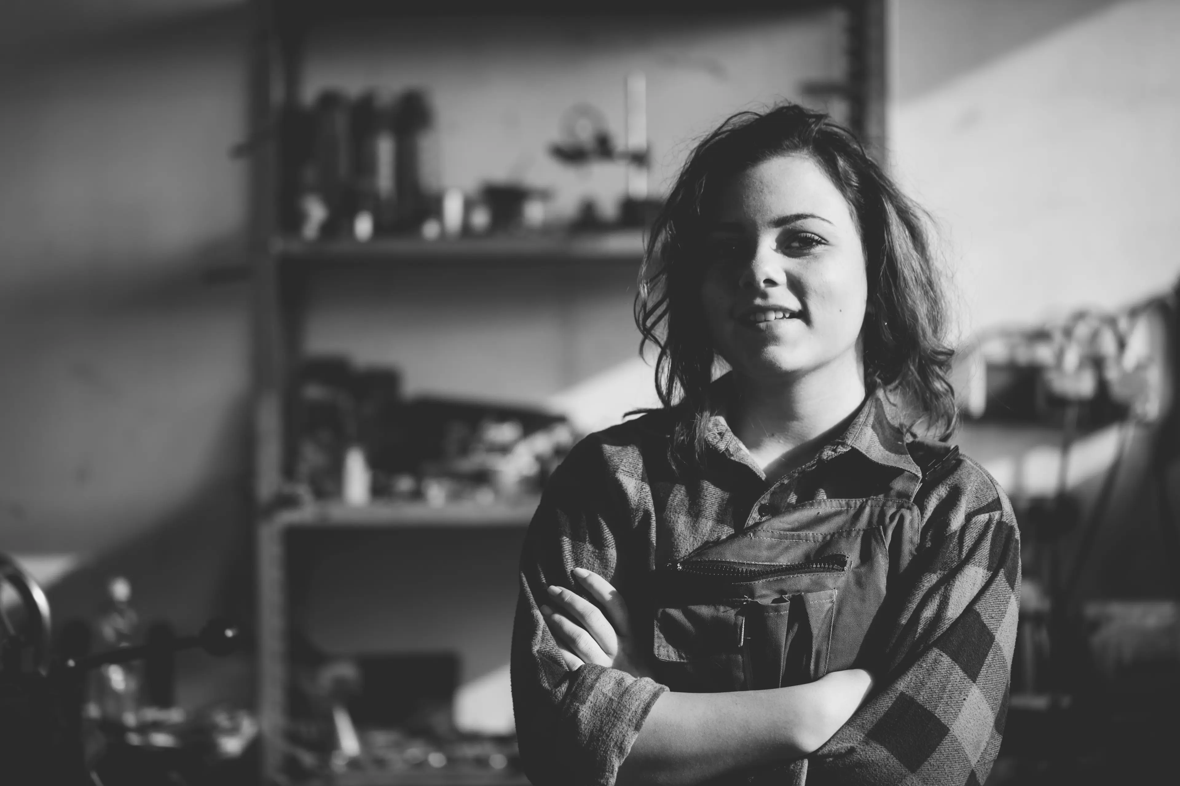 Urbaner Lifestyle im Wohnprojekt: Die hauseigene Coffee-Lounge mit Barista-Service bietet den perfekten Ort für produktive Pausen im Arbeitsalltag.